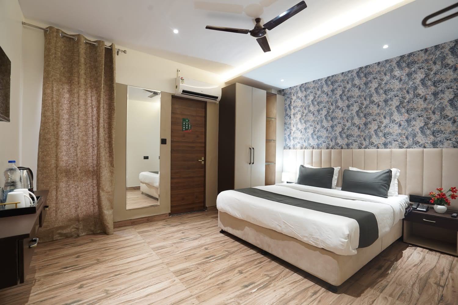 Comfort Inn Kanpur Executive Hotel Room