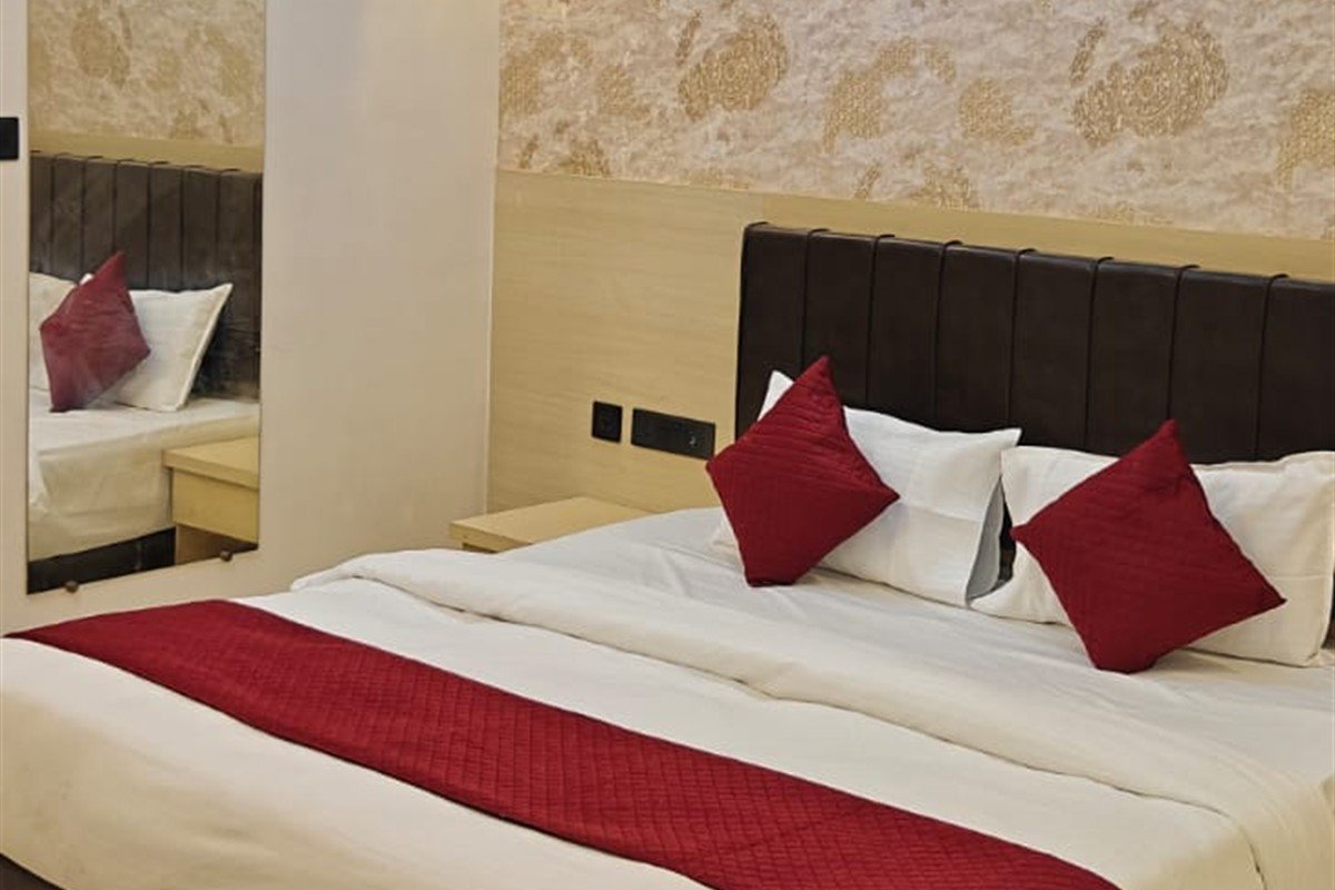 Comfort Stay Kanpur Family Suite & Banquets
